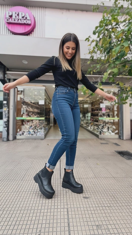 Botita Mujer Negra Elastico Tipo Chelsea Plataforma